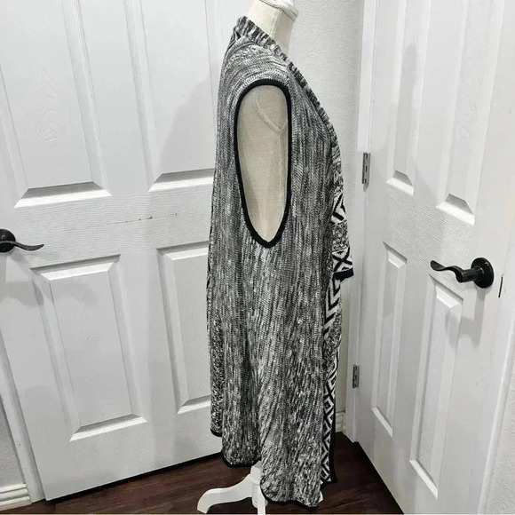 Absolutely Famous plus size, sleeveless, open front, open knit, sweater - Picture 2 of 11